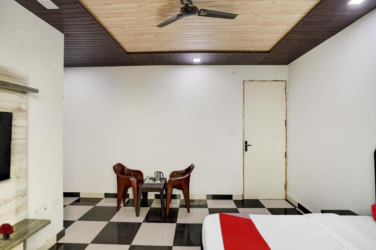 Hotel Collection O Love Garden Ghaziabad Exterior foto