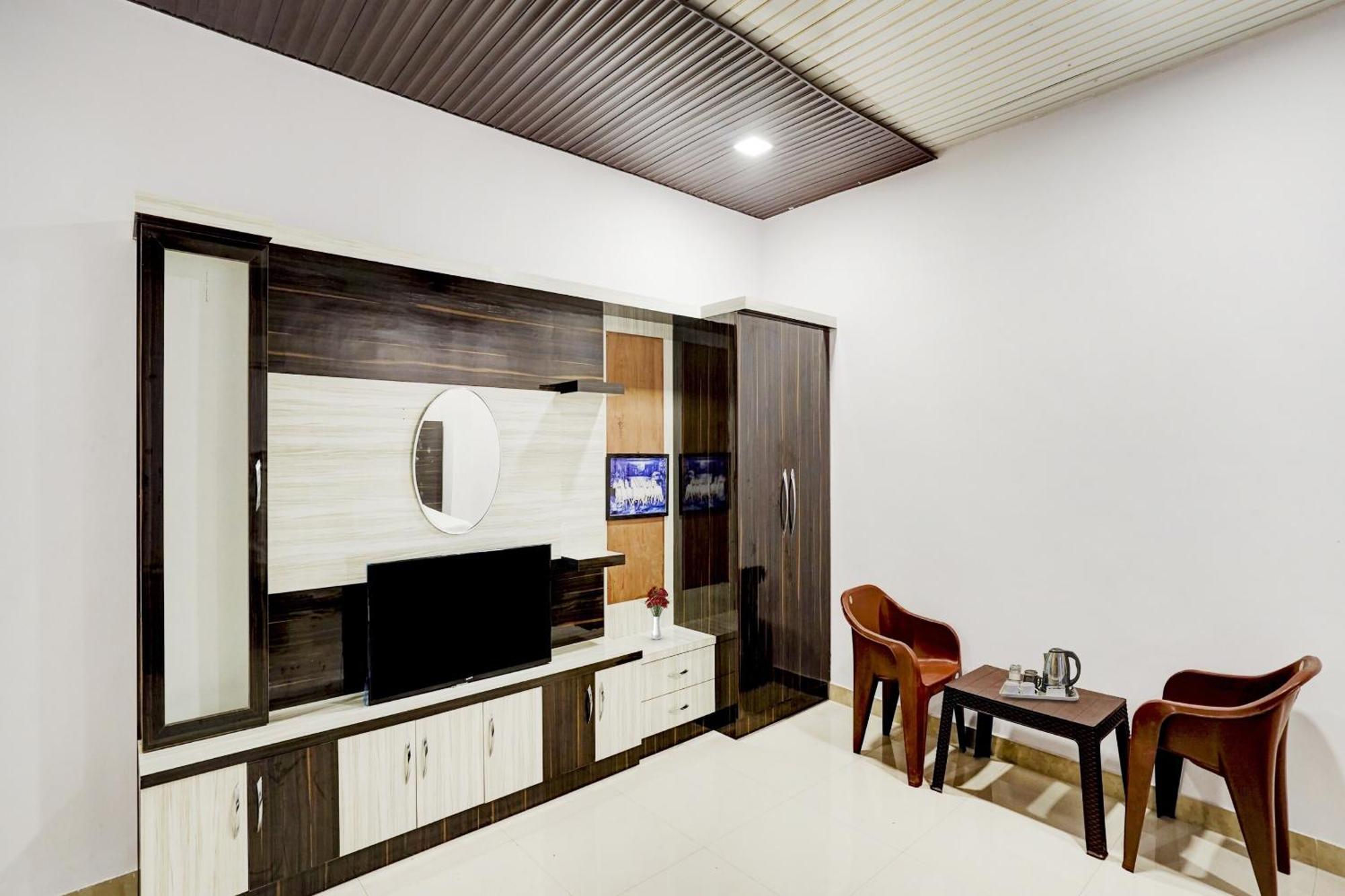 Hotel Collection O Love Garden Ghaziabad Exterior foto